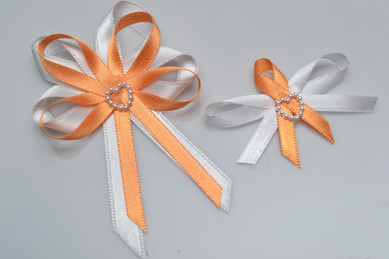 Svatební vývazky s perleťovým srdíčkem - oranžová