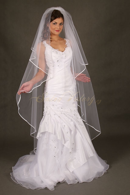 Svatební dlouhý závoj s lemem  150-250 cm