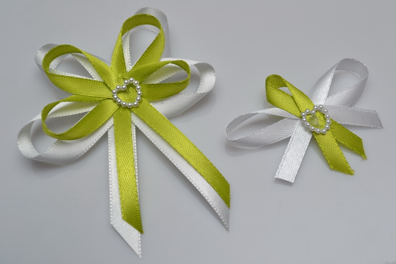 Svatební vývazeky s perleťovým srdíčkem - světle zelená