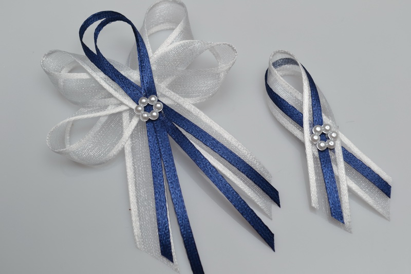 Svatební vývazek perleťová květinka - královská modrá