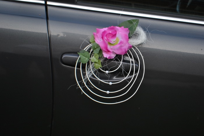 Pedigové ozdoby s růží na kliky aut - fuchsiové