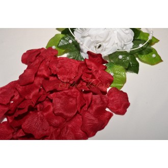 Okvětní plátky růží - bordó