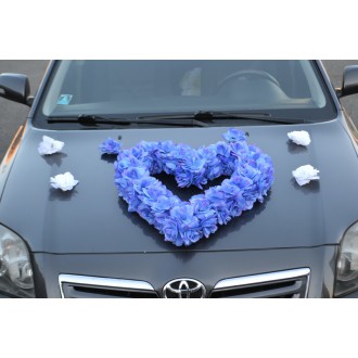 Kytice na auto modrá - velké srdce z růží
